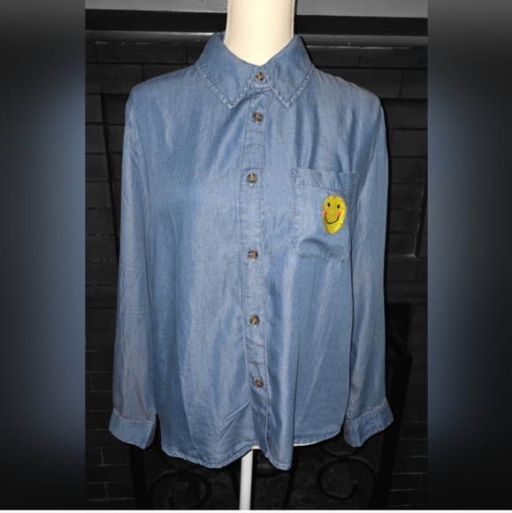 XO Kerri Rosenthal Smiley Button Down Shirt - Picture 1 of 5